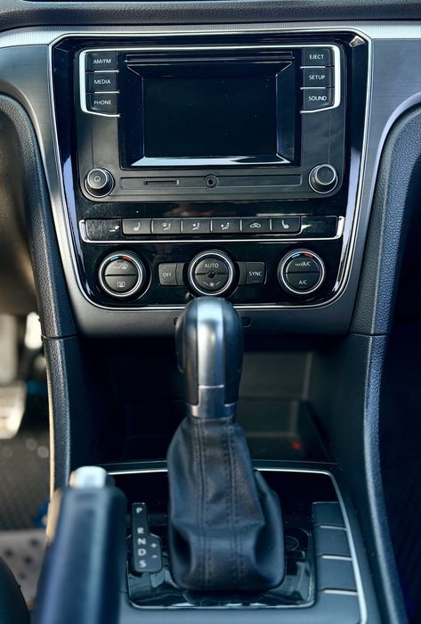 VW Passat R-Line 2016 1.8 AT