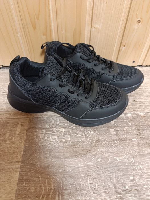 Нові кросівки,хлопчачі,чоловічі41 розмір.