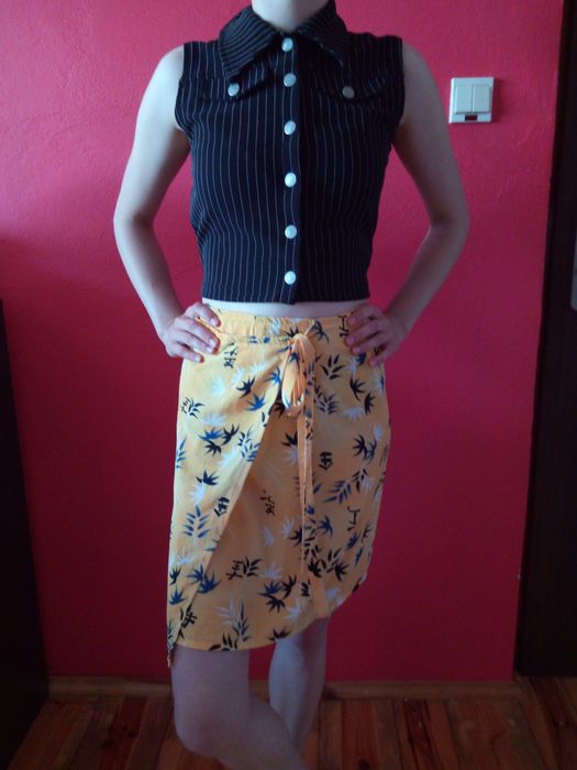 Plażowa wiązana spódniczka w kwiaty