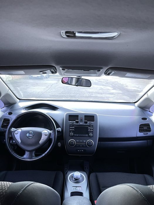 Автомобіль Nissan Leaf 2014 року