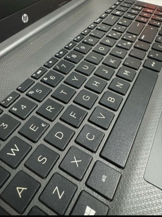 HP 15s – Ryzen 5 4500U | 8GB RAM | SSD 256GB