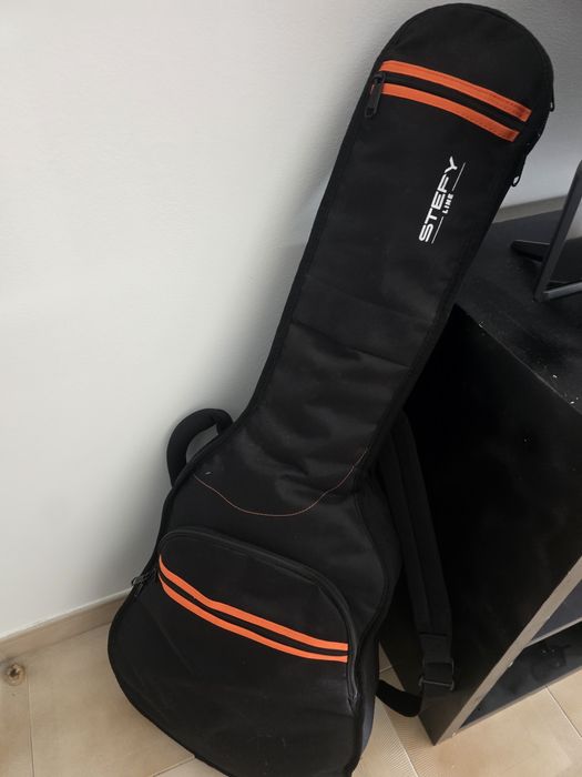 Guitarra com mala