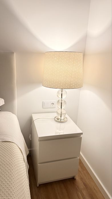 Dois Candeeiros zara Home + mesinha de cabeceira