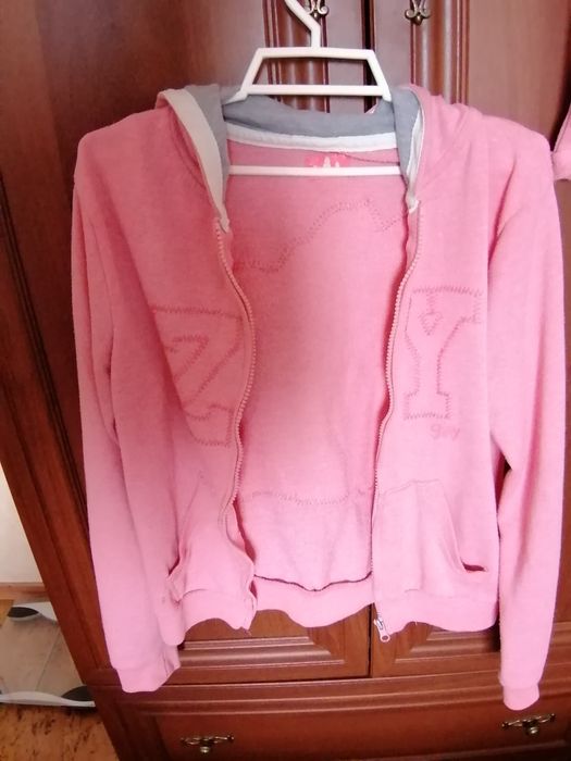 Спортивные костюмы для девочек близняшек