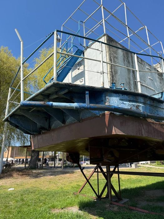 Продам теплохід прогулянковий