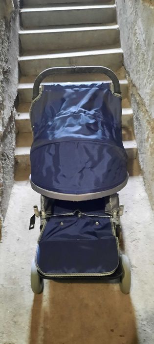 Дитяча інвалідна коляска.
