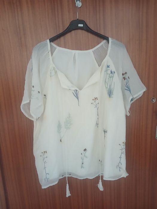 Saia lefties e blusa branca xl