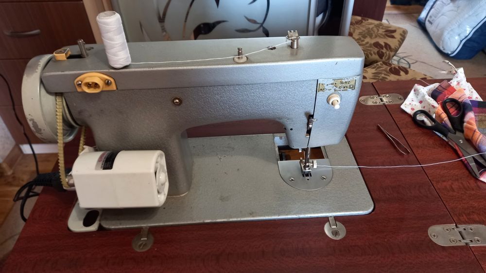 Швейна машинка Чайка 142М з електроприводом