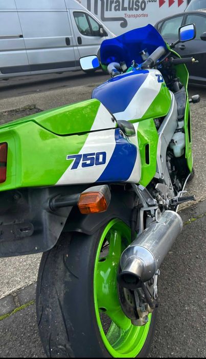 Kawasaki zxr 750 H1