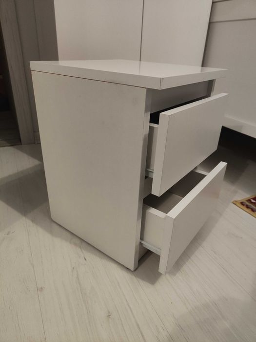 Nakastlik szafka z szufladami