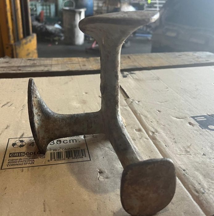 Ref 211 Forma de sapateiro antiga 
60€
Para mais informações envie men