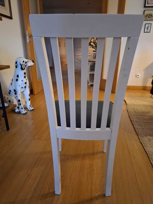 Cadeiras de sala de jantar em madeira