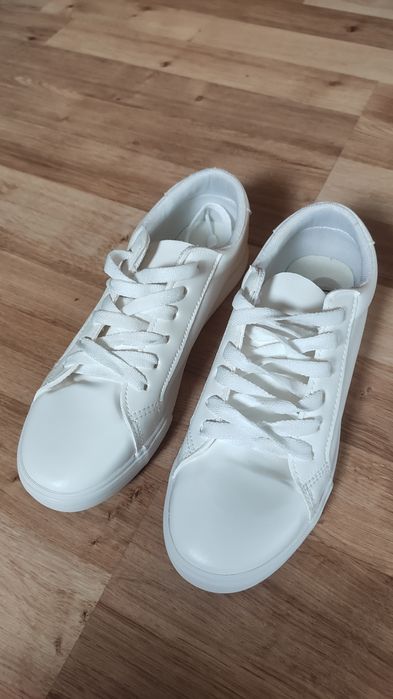 Białe trampki z cienkiej ekoskóry, rozmiar 36, nowe