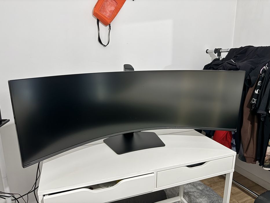 Samsung Odyssey G95C 49” DWQHD 240Hz Curvo