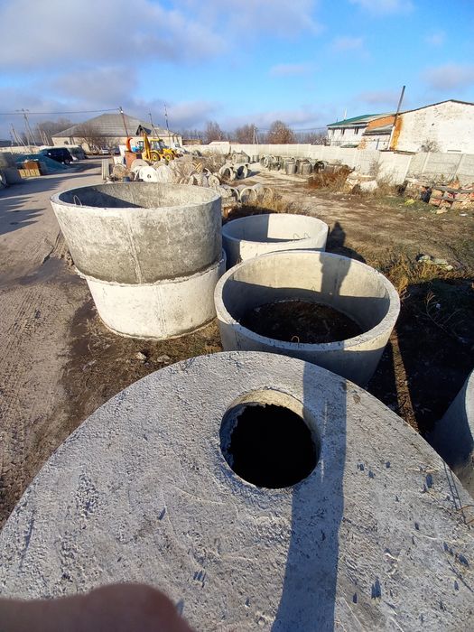 Копаем приямки под скважены,Сливные ямы.Септики