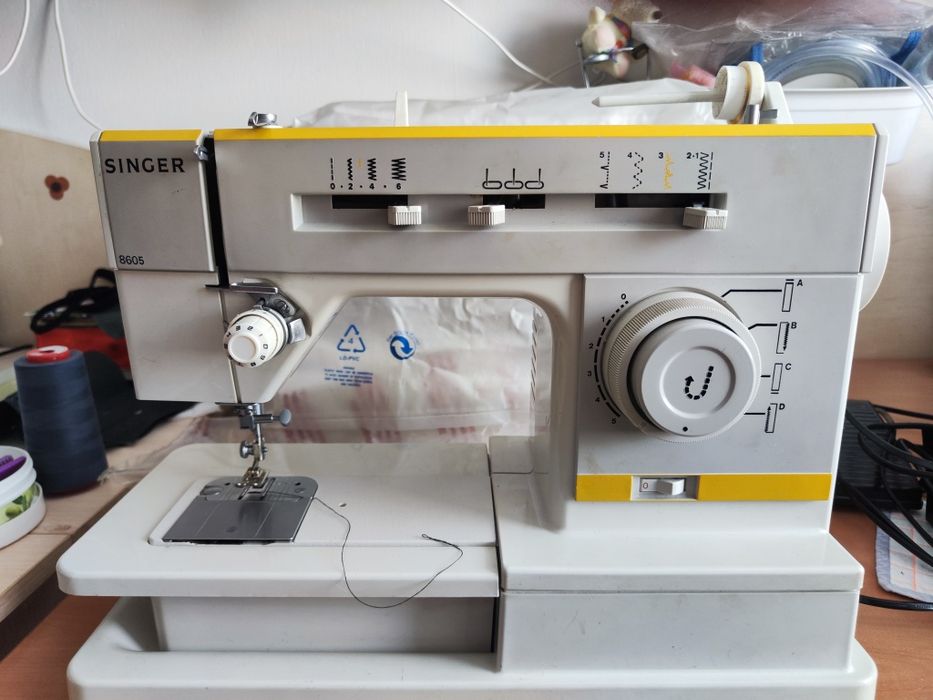 Продам швейну машину Singer 8605 на запчастини