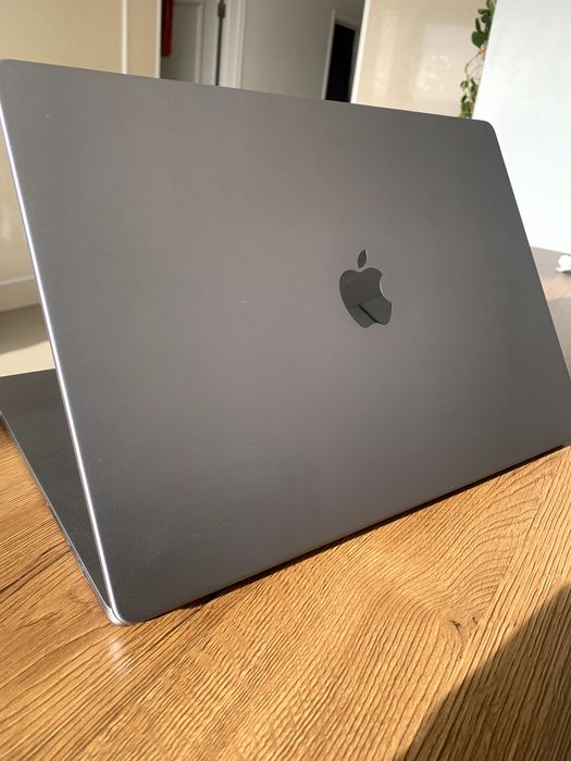 MacBook Pro 16 M1 Max 32GB / 1TB + Magic Mouse 2 + Extras - Como Novo