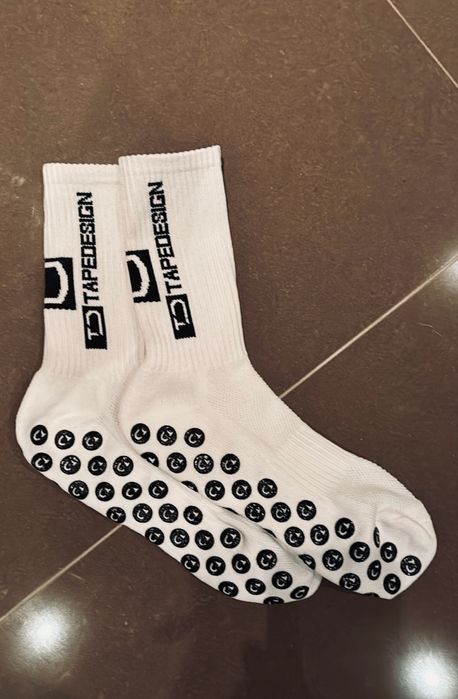 Meias anti-derrapantes da TapeDesign para desporto