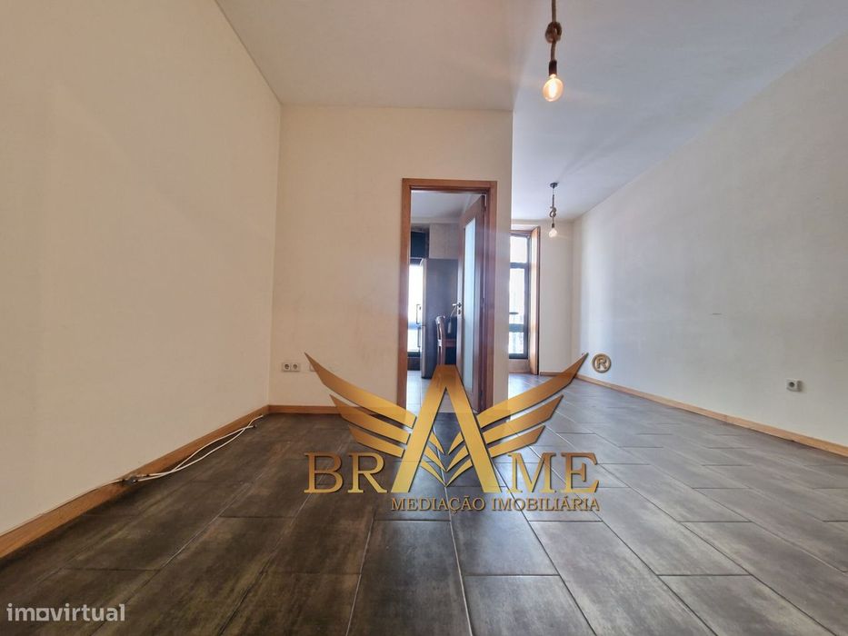 Apartamento T2 Com Lugar De Garagem | Rua Da Constituição - Porto