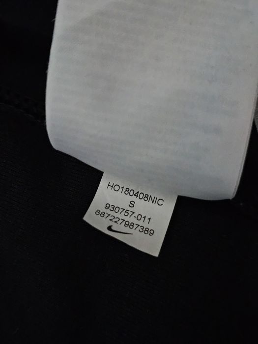 Bluza nike tech fleece rozmiar S Czarna bluza nike Swoosh