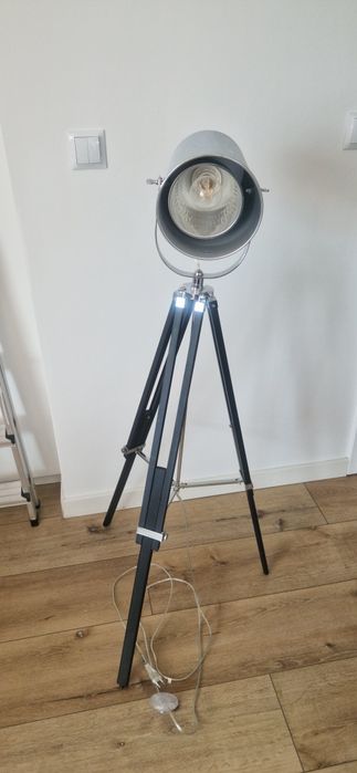 Loftowa lampa stojąca podłogowa