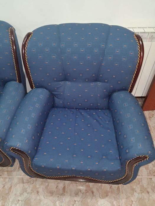 Sofa cama e duas poltronas
