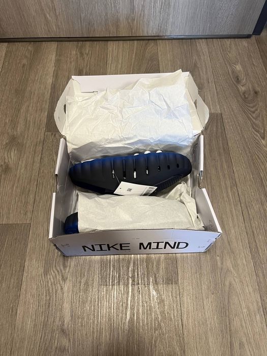 Nike Mind 001   .