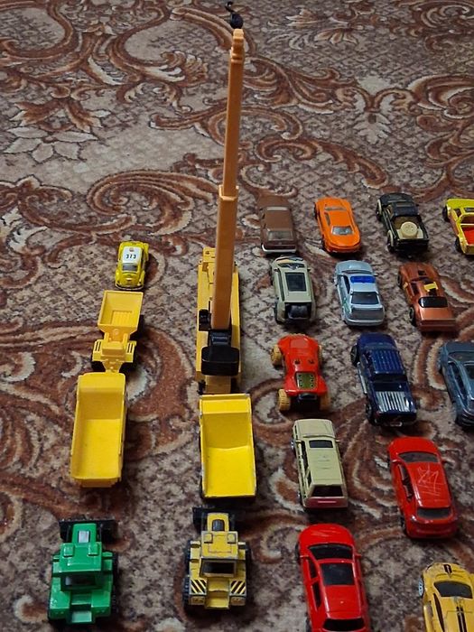 Машинки хотвілс..