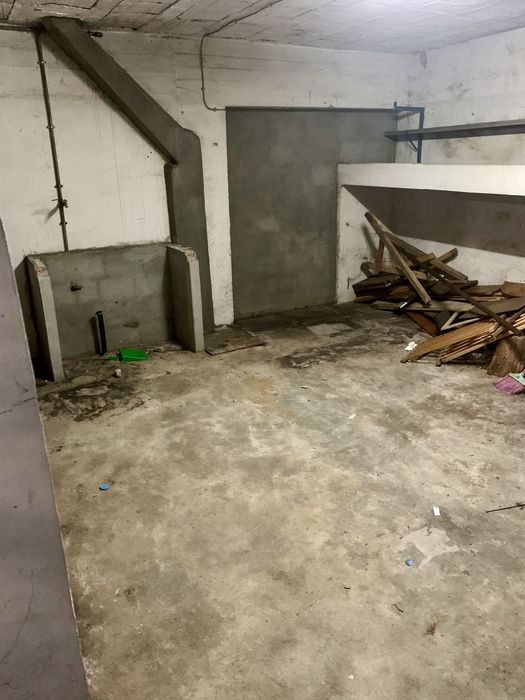 Armazém / 2 lugares garagem perto do centro (Sé)