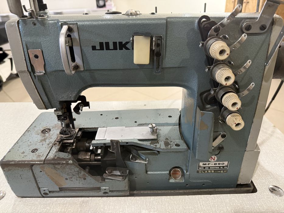 Máquina de colarete Juki MF-890
