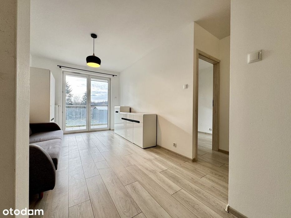 Blok z windą, balkon, komórka, parking