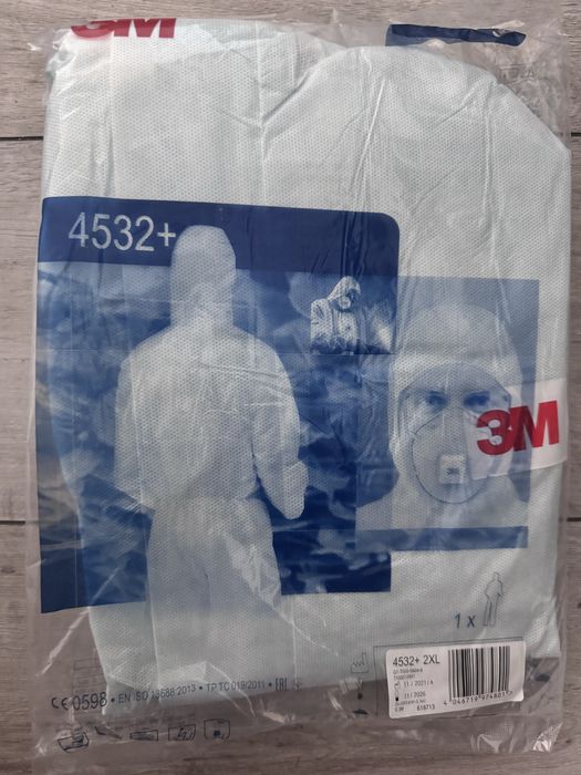 Kombinezon ochronny 4532+ 3M 4 kompleety.