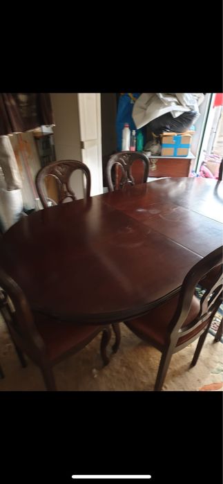 mesa de jantar com cadeiras