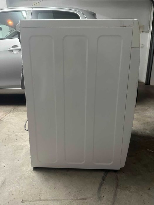 Máquina de lavar e secar roupa