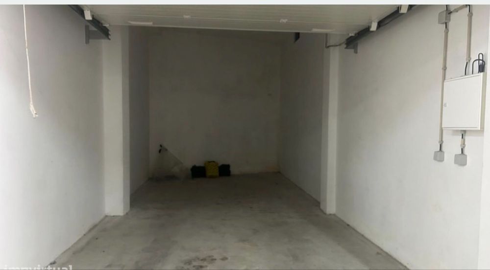 Aluga-se garagem Pinhal Novo