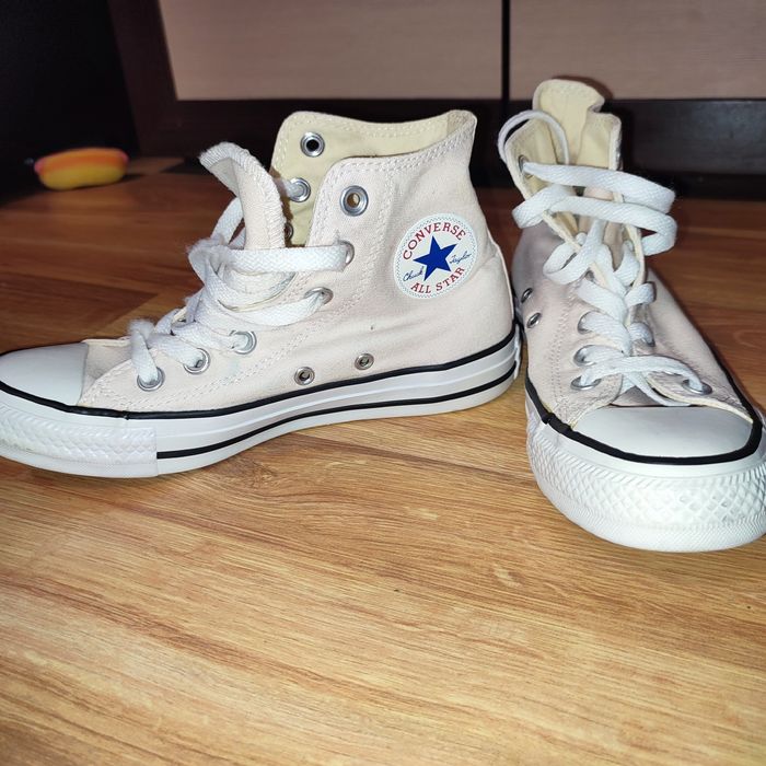 Sprzedam trampki Converse.