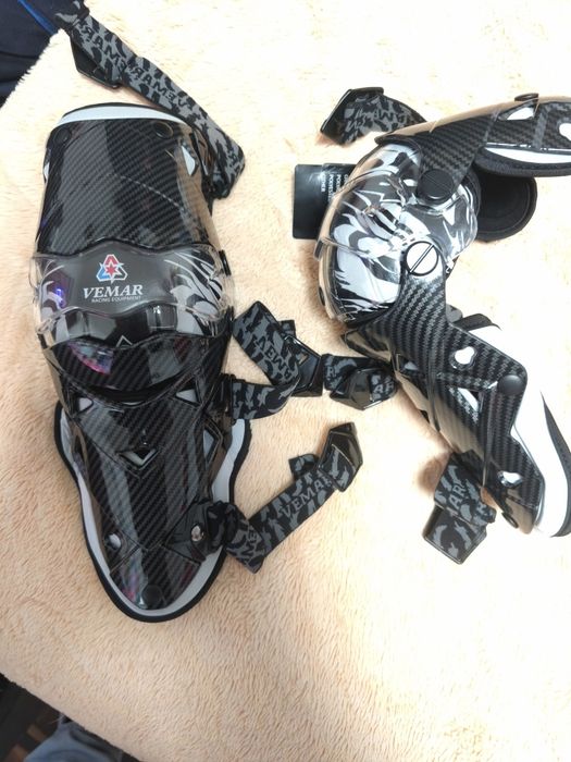 Par de joelheiras de motocicleta Vemar.