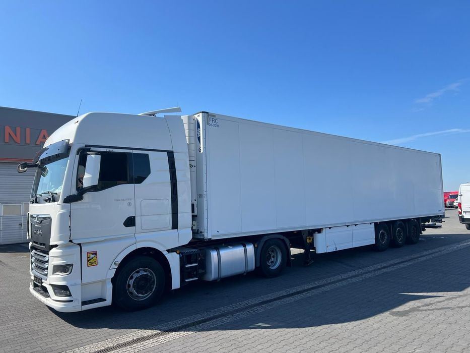 Schmitz Cargobull SKO 24 CHŁODNIA+WINDA ROLETA CARRIER VECTOR 1850Mtº DHOLLANDIA DHSMR.20  Carrier Vector 1850Mtº Trzy Parowniki Spalinowy i od Sieci