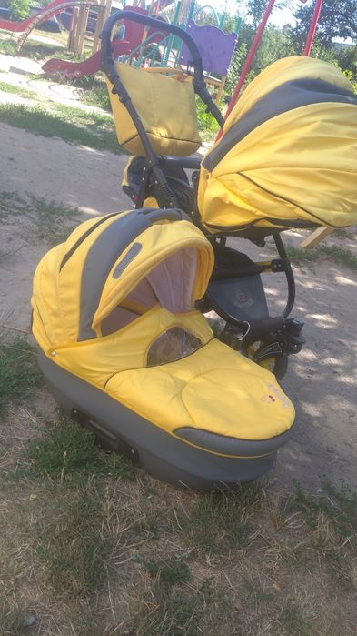 Продаємо дитячу колесницю