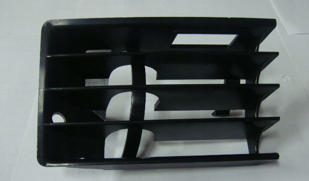 Новая Решетка бампера Ауди 100 С4 в бампер под туманки решетка подиум