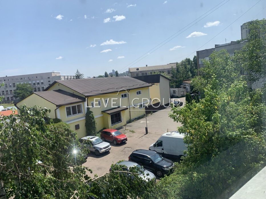 Окрема будівля (ОСЗ) з ділянкою 21 сотка та складом. Куренівка