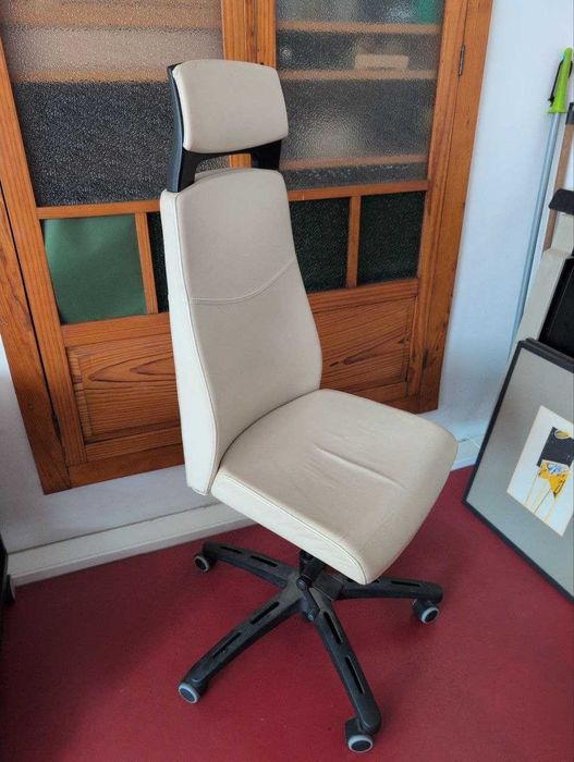 Cadeira de escritório ergonómica