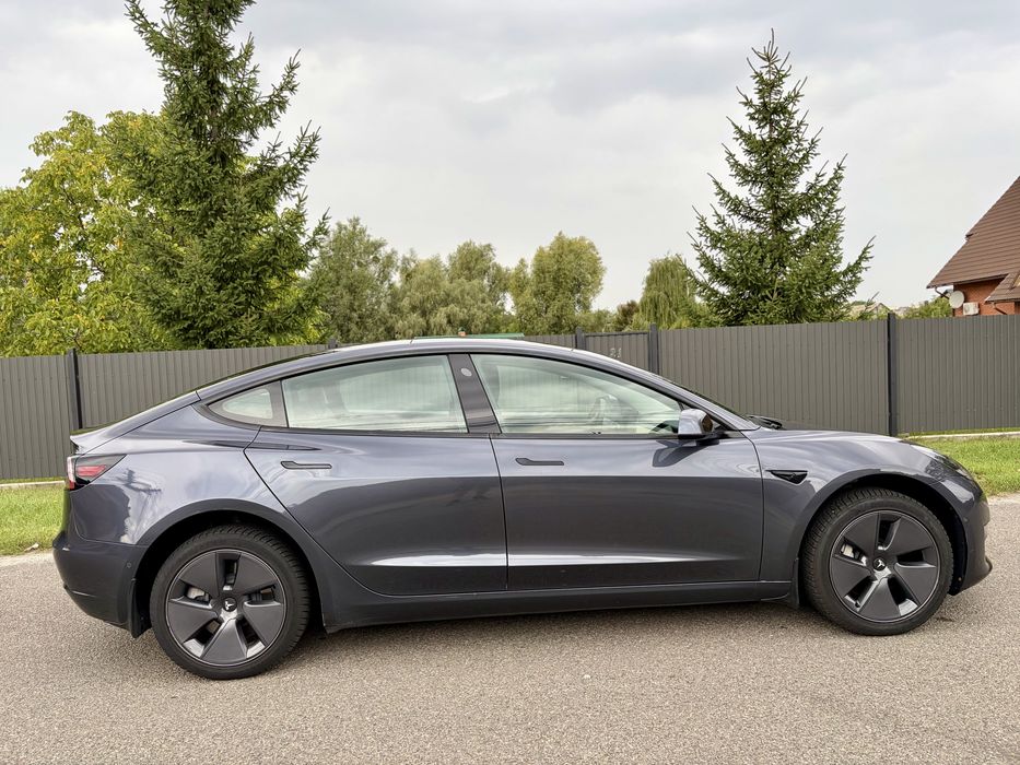 Tesla Model 3  2021 рік