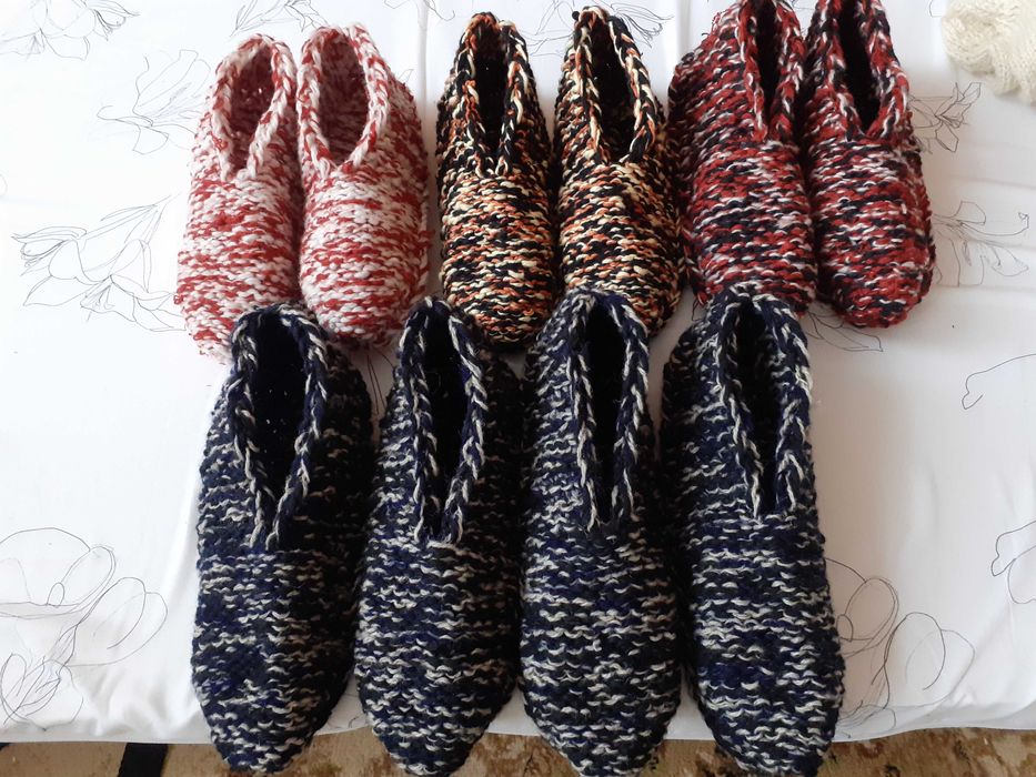 kapcie wełniane  recznie robione.