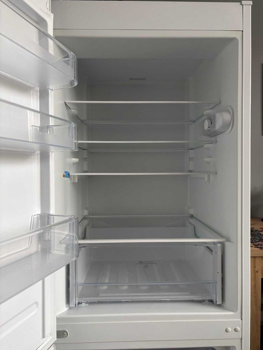 Lodówko-zamrażarka wolnostojąca Indesit