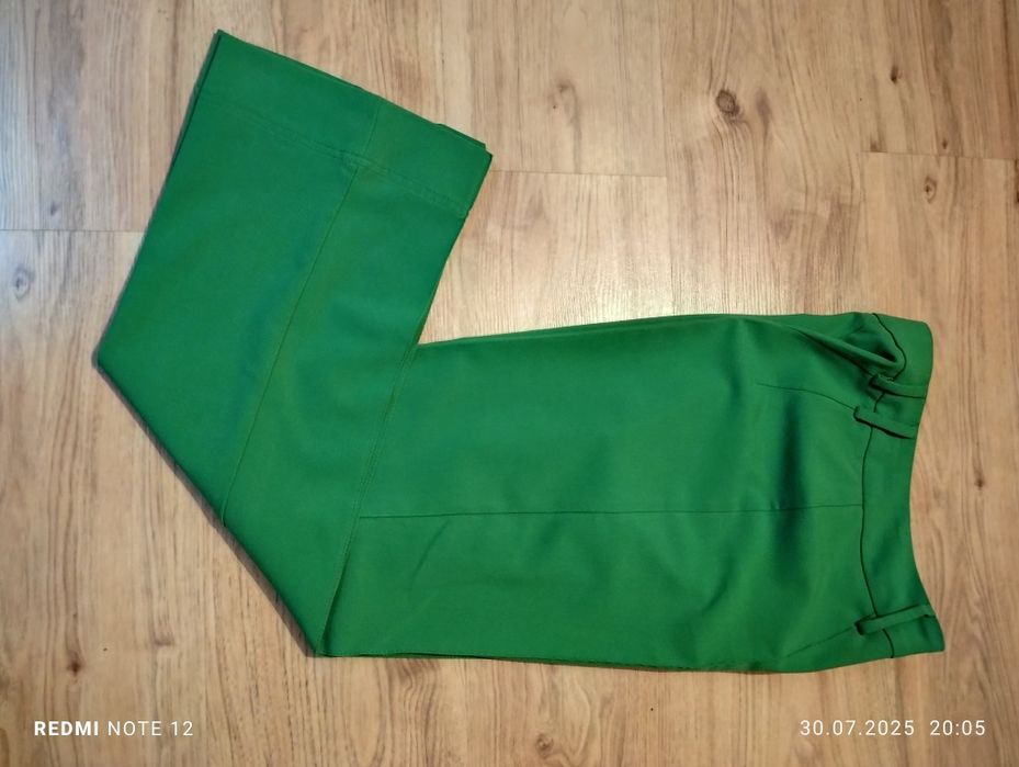 Zielone , eleganckie spodnie Bershka r. 36 bdb. stan + gratis