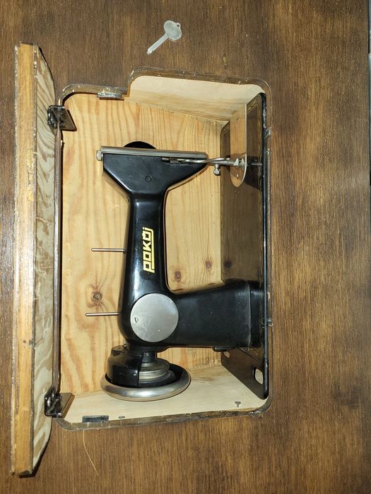 Stylowa maszyna ze stolikiem Pokój/Singer