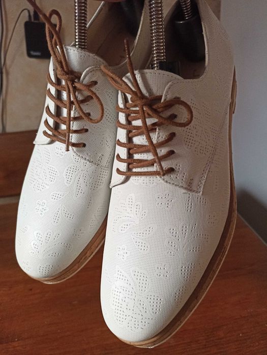 Жіночі білі весільні туфлі на шнурівці JHAY шкіра Іспанія 39,5 р 26 см