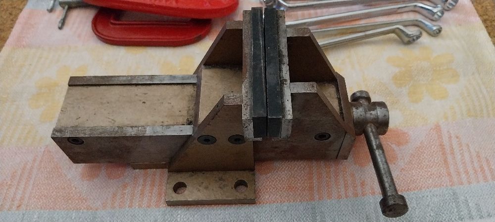 Vende-se lote de ferramentas