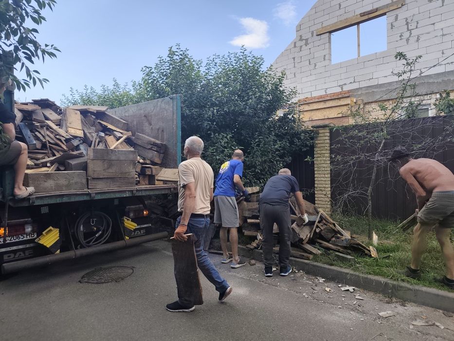 Вивіз будівельного сміття Київ та обл. Машини 10–16 кубів + Власні Вантажники
